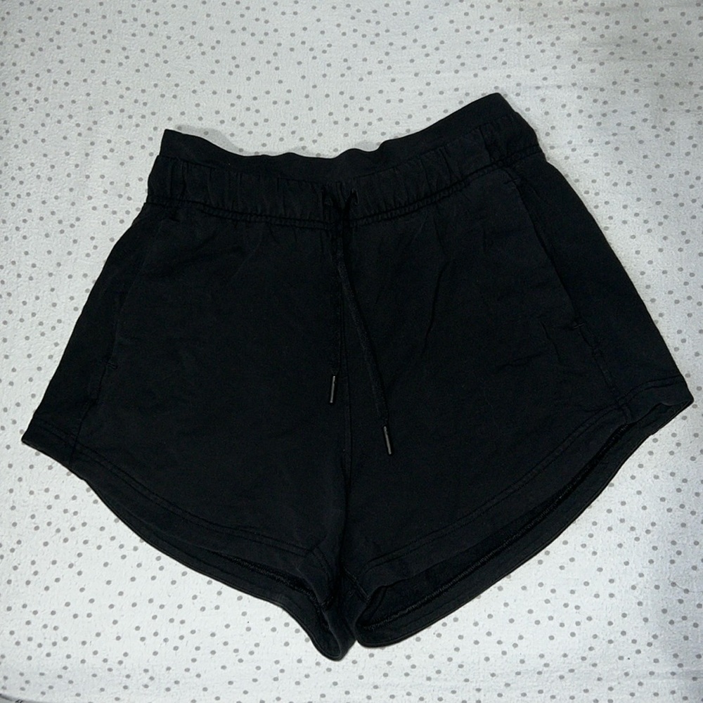 lululemon inner glow shorts!